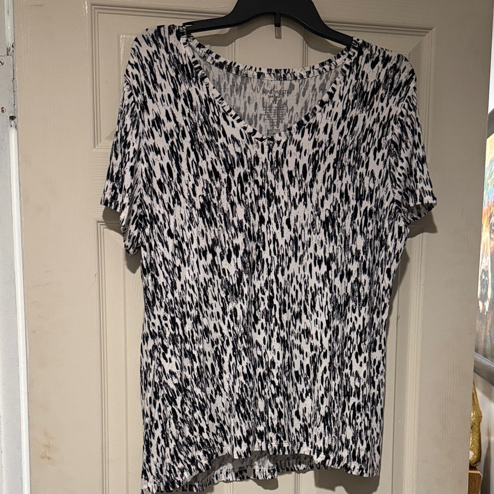Nine West Monochrome Patterned Short Sleeve Top